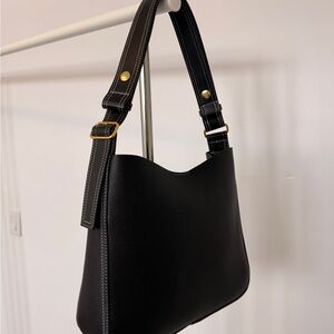 Elegant Black Leather Shoulder Bag